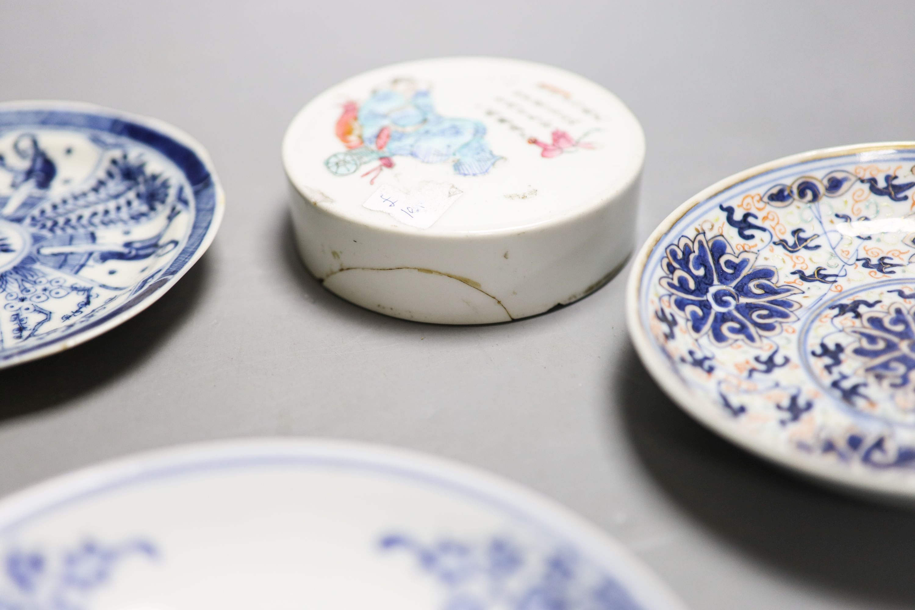 Assorted Chinese porcelain dishes and covers, Qing dynasty and later